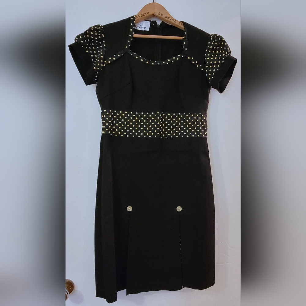 Black Sheath Dress with Crew Neck and Short Sleeves. Vintage Inspired.